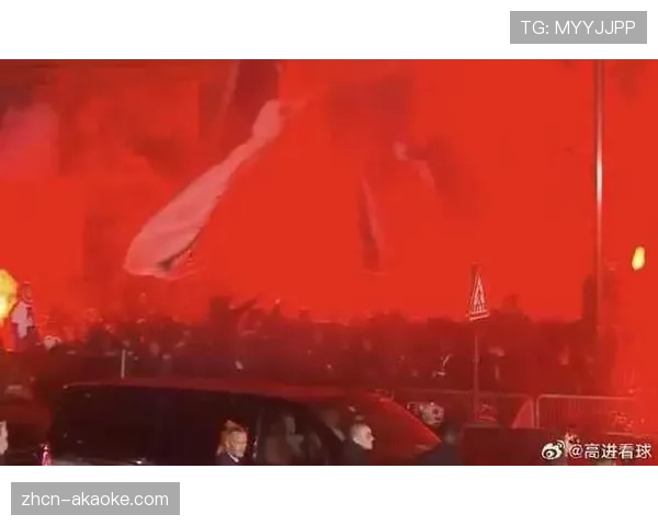 罗马因球迷投掷烟雾弹被罚1.2万欧元，主场管理受质疑