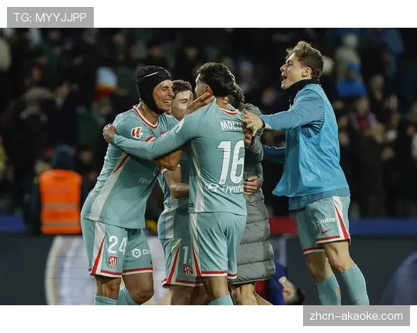 卡卢卢绝平后跪地庆祝，尤文图斯球员集体相拥